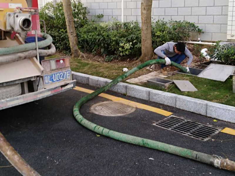 沈阳沈北虎石台专业清理化粪池，高压清理管道