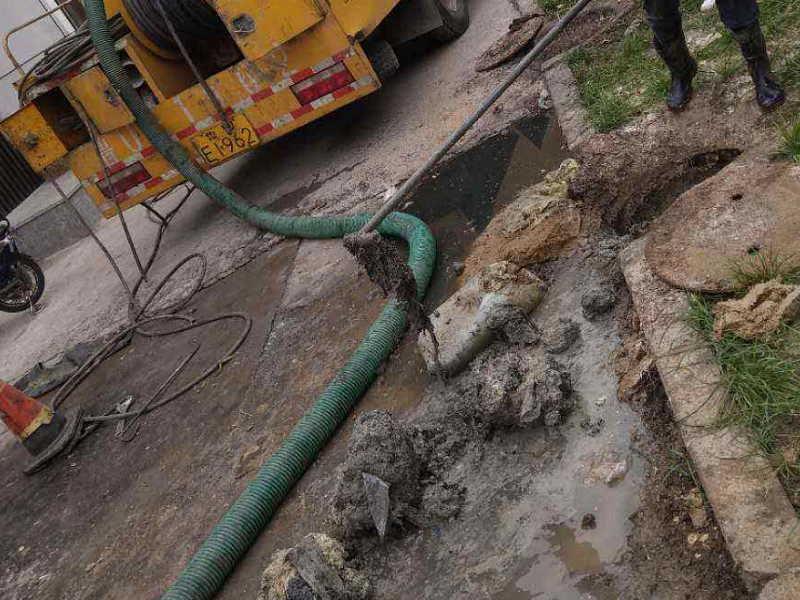 沈阳市沈北新区吸下水井抽化粪池清理化粪池疏通清洗管道